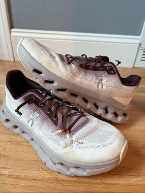 On Running Women's Cloudtilt Shoes in ivory/plum